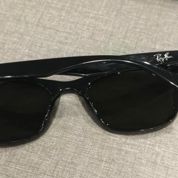 Ray-Ban Classic Black Sunglasses - Picture 7 of 8